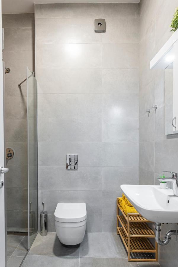 Vertigo Modern Studio-Free Private Parking-Fast Wi-Fi Новий Сад Екстер'єр фото