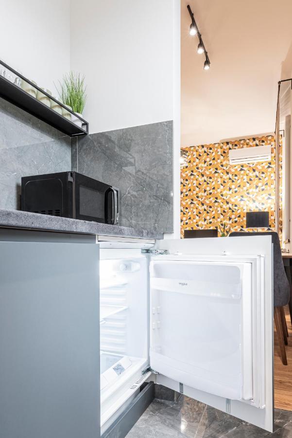 Vertigo Modern Studio-Free Private Parking-Fast Wi-Fi Новий Сад Екстер'єр фото
